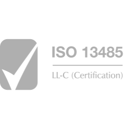 Szare logo certyfikatu ISO 13485 LL-C Certification, poświadczające standardy jakości projektowania i rozwoju oprogramowania jako wyrobu medycznego w itCraft.