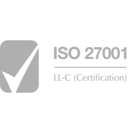 Szare logo certyfikatu ISO 27001 LL-C Certification, potwierdzające najwyższe standardy bezpieczeństwa informacji i ochrony danych w itCraft.
